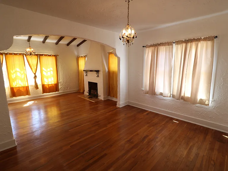 2725 Gold Ave — Photo 5
