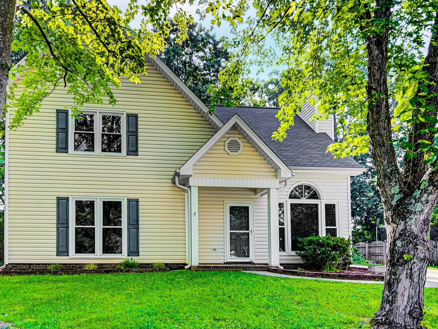 3 bed, 2.5 bath, 1540 sqft, $2,000 — Photo 3
