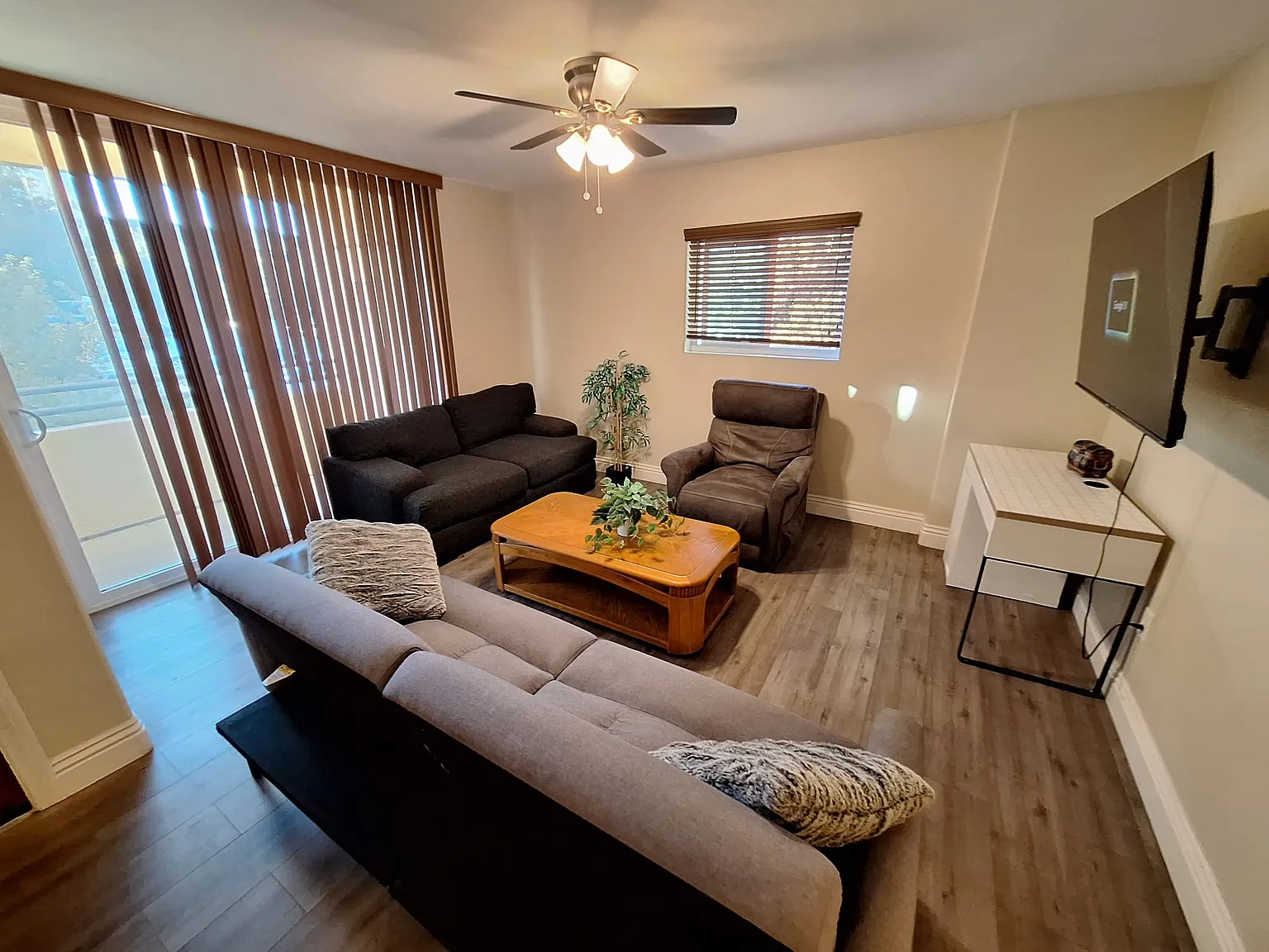 2 bed, 2.5 bath, 1100 sqft, $1,895 — Photo 3