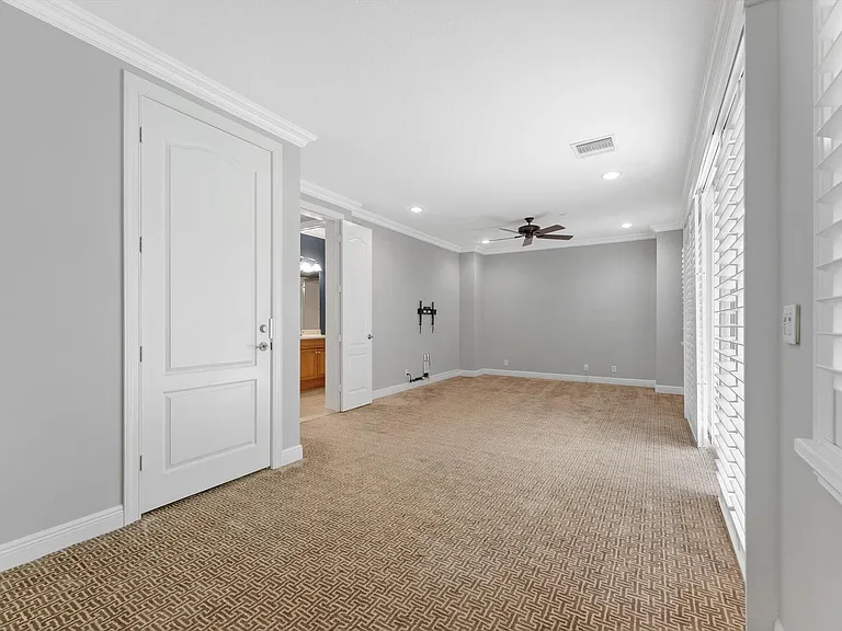 604 NE Francesca Ln — Photo 37