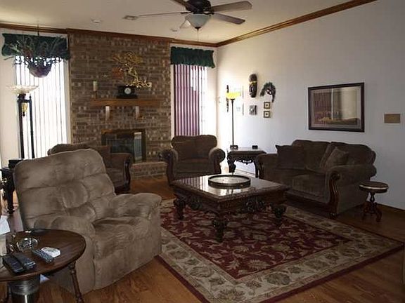 3rd image of 2811 NE Scottsdale Cir
