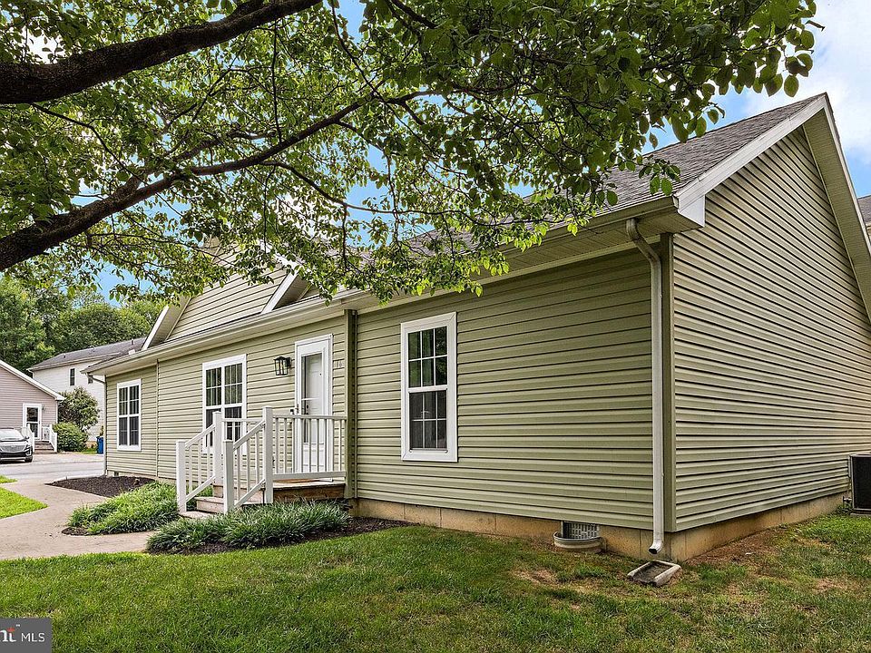 1st image of 16 Barberry Ct #A016