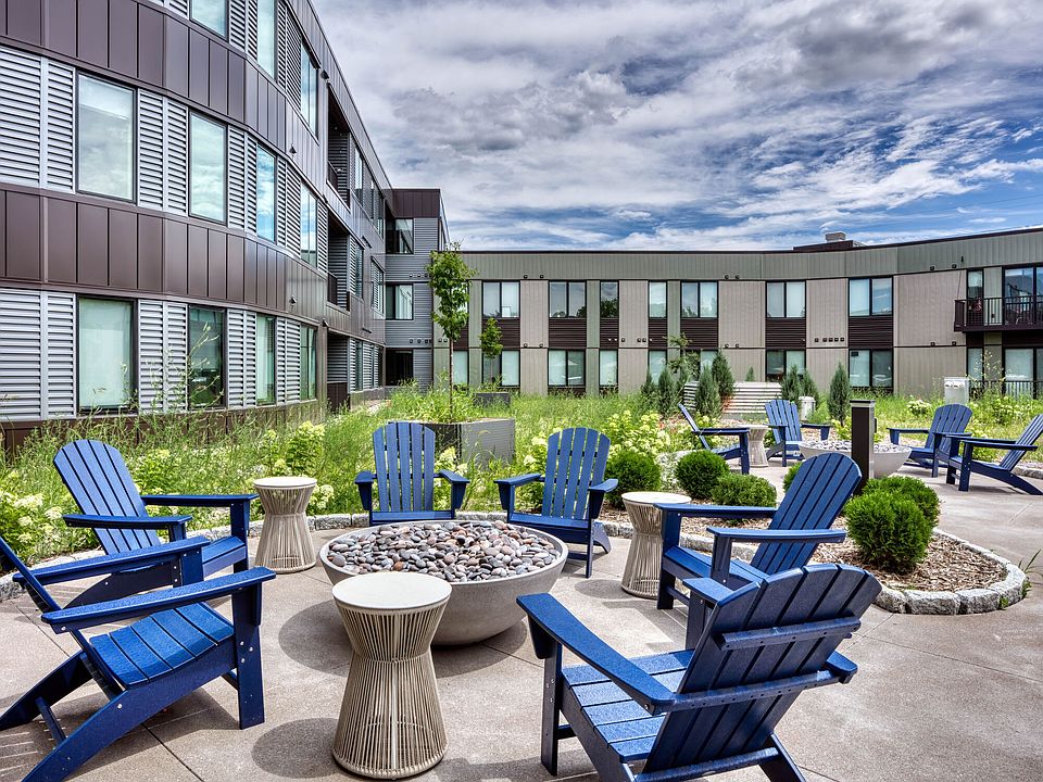 Waterford Bay apartments community photo