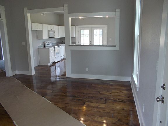 3rd image of 729 Simon Ave.
