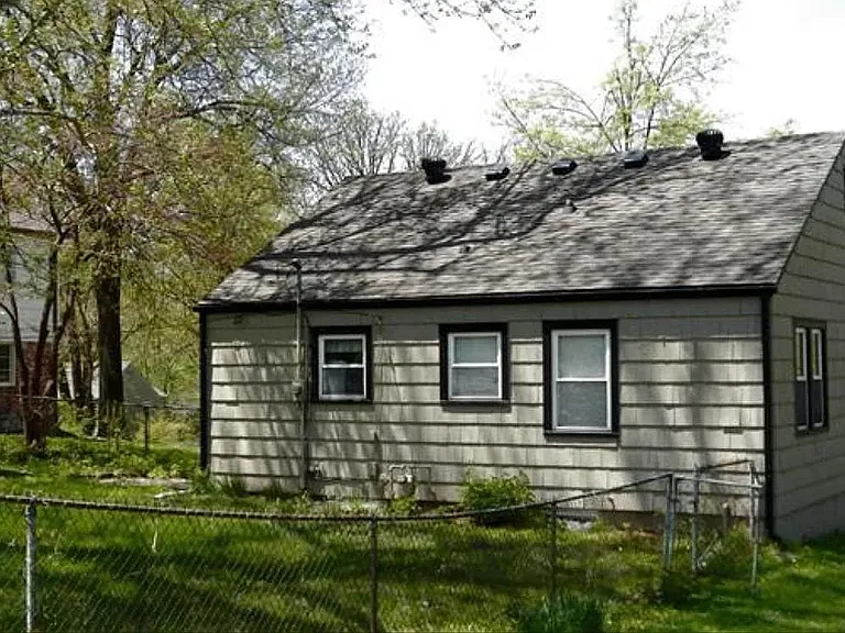 5253 N Spruce Ave — Photo 13