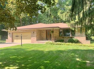6880 Nightjar Ct, Valley View, OH 44125