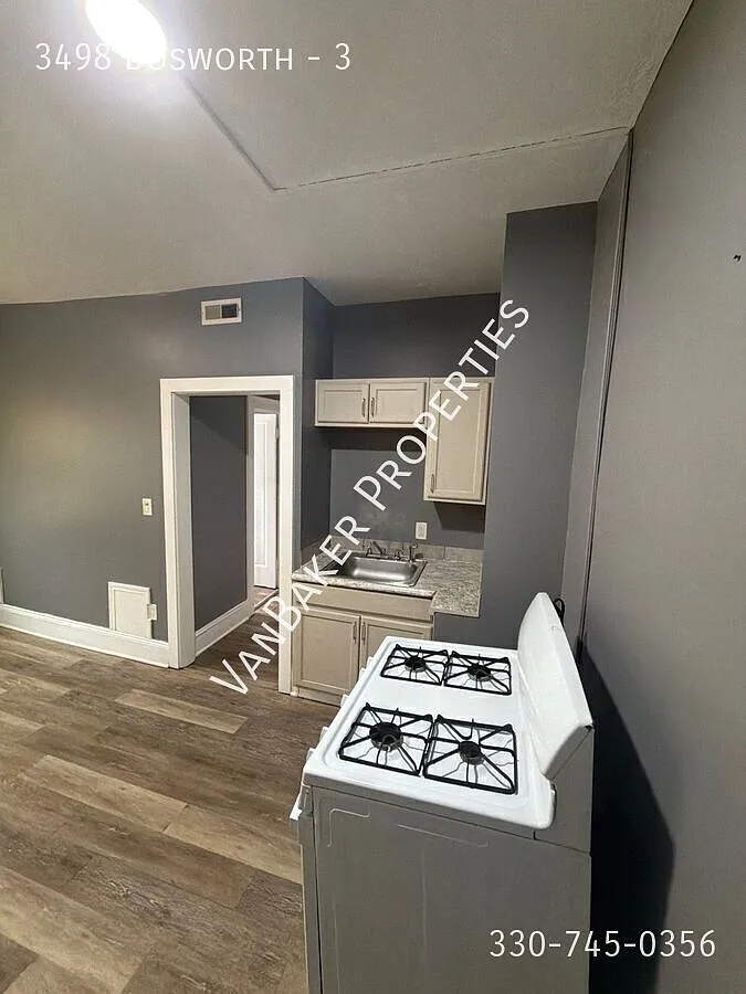 Building Photo - 3498 Bosworth Rd #3