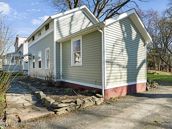 4th image of 13 Hudson Avenue