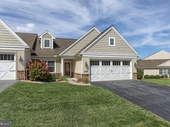 1061 Villa Dr, Lebanon, PA 17042