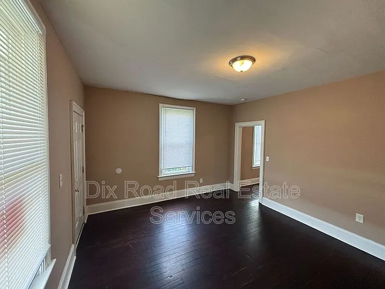 332 Hudson Ave — Photo 9
