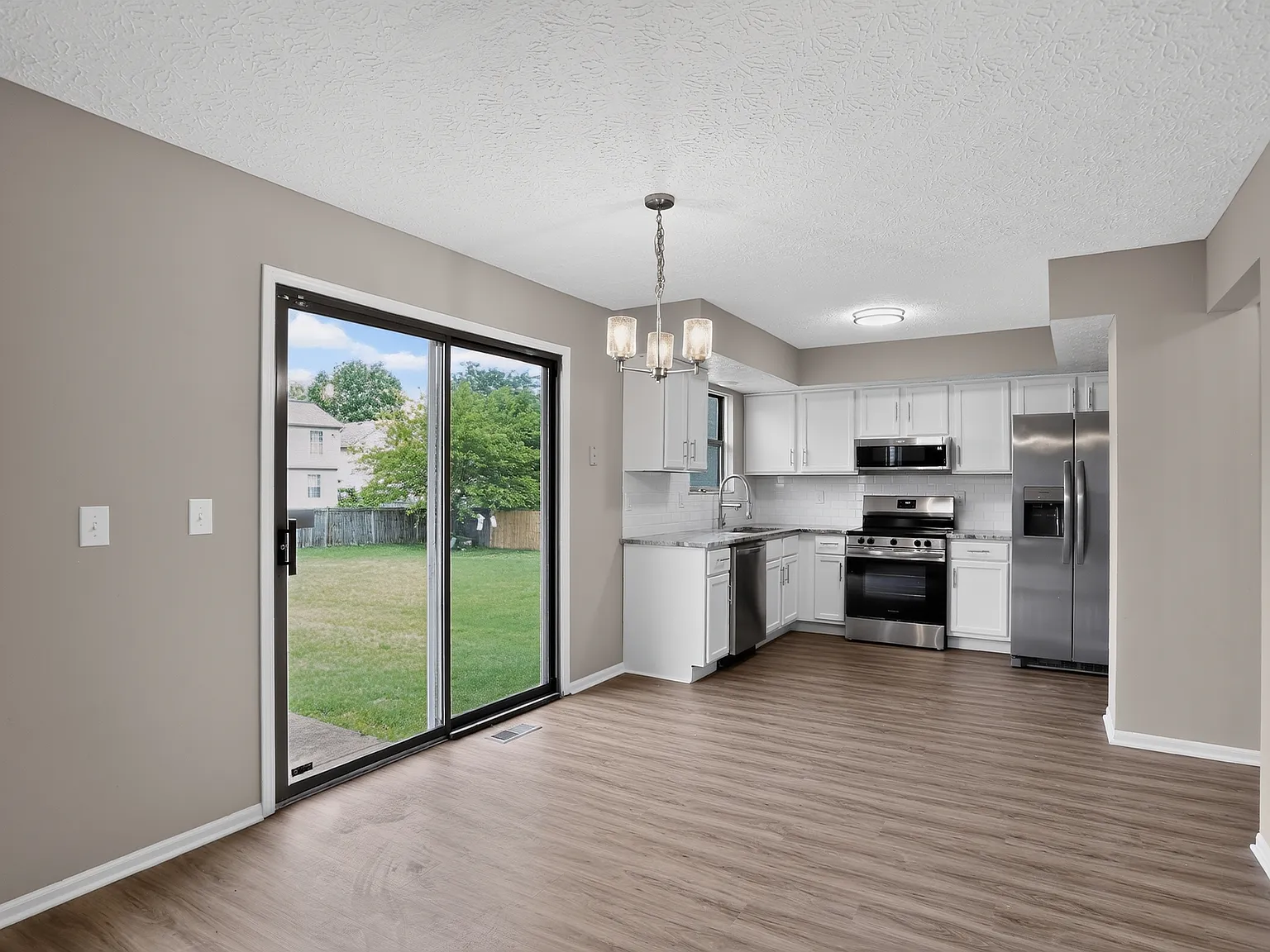 3 bed, 1914 sqft, $2,300 — Photo 3