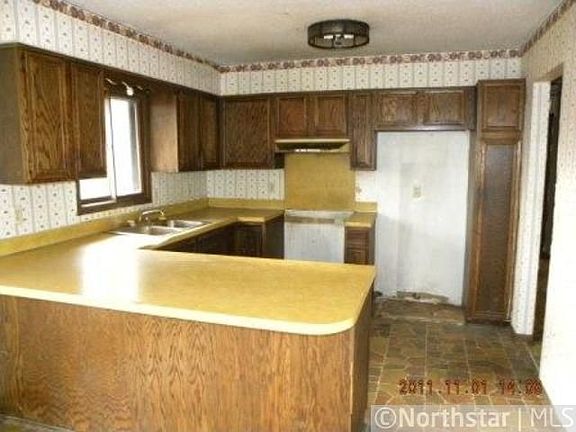 4th image of 26670 Fairlawn Ave