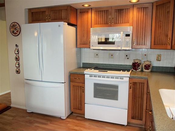 3rd image of 6007 Woodville Dr