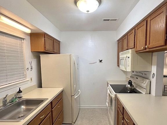 3rd image of 9260 Cherry Ln APT 34