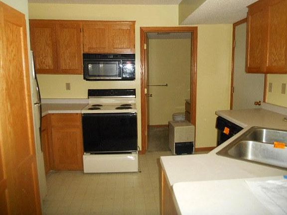 4th image of 1588 Millpond Ct