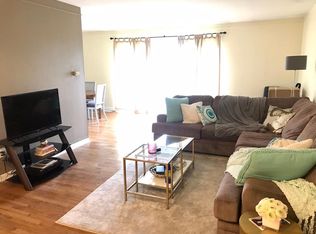 426 Fox Hills Dr N APT 2, Bloomfield, MI 48304
