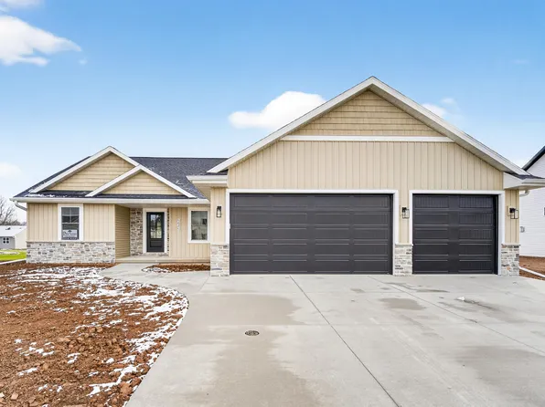 W5845 Roundstone Pl, Menasha, WI 54952