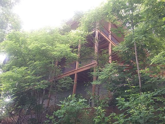 2 1/2 Stry House above L#26