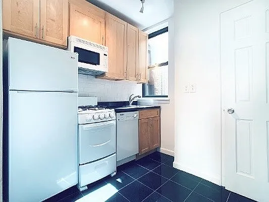 Rented by City Connections Realty | media 16