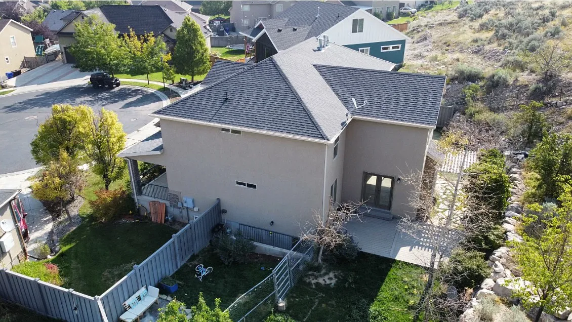 8 bed, 4700 sqft, $3,500 — Photo 3