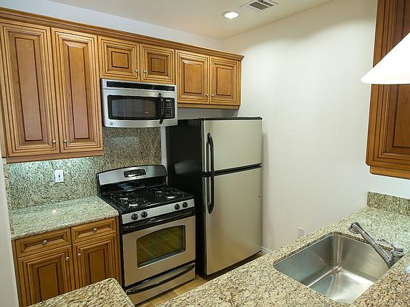 5th image of 320 N Oakhurst Dr #305