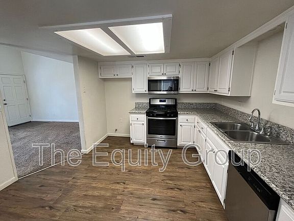 5th image of 4052 W Meadow Ave