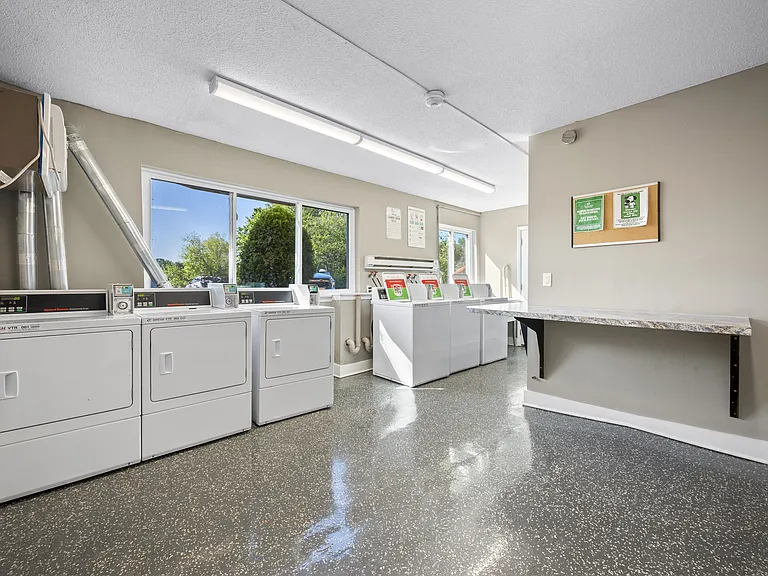 2900 W War Memorial Dr — Photo 17