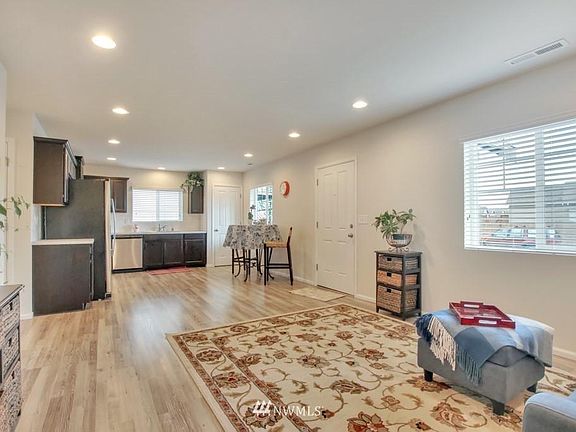 4th image of 18832 105th Ln E