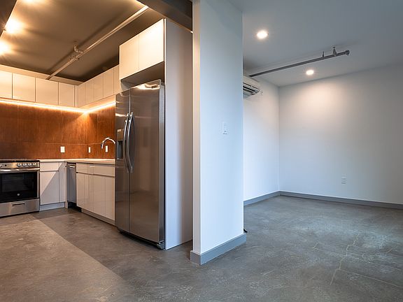 4th image of 410 Tompkins Ave #E7