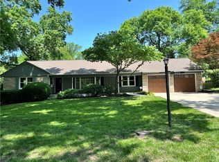 2204 W 97th St, Leawood, KS 66206