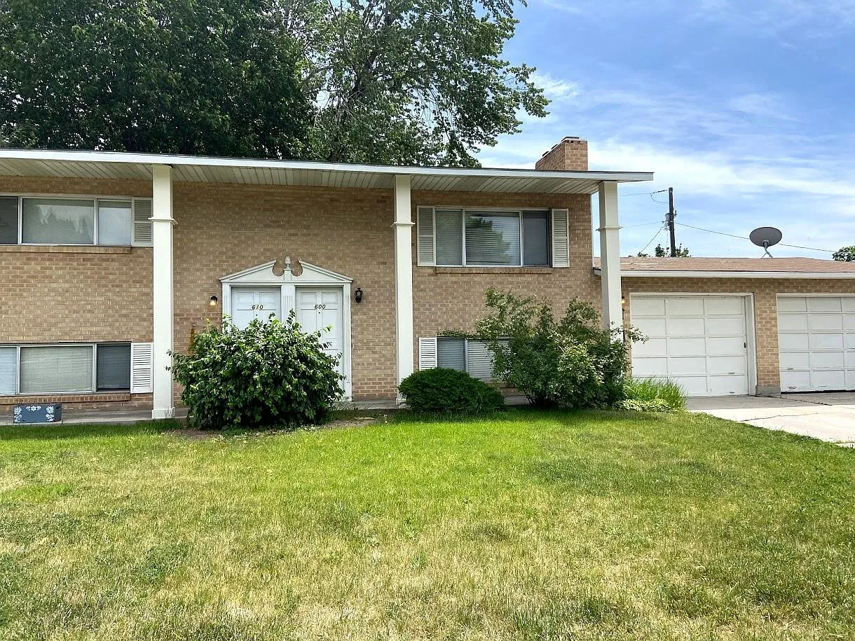2 bed, 1025 sqft, $1,400 — Photo 1