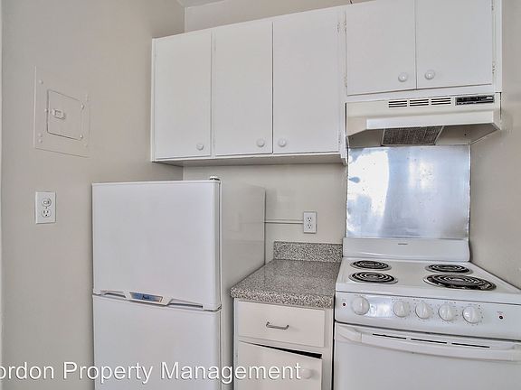 5th image of 1364 Grove St APT 07