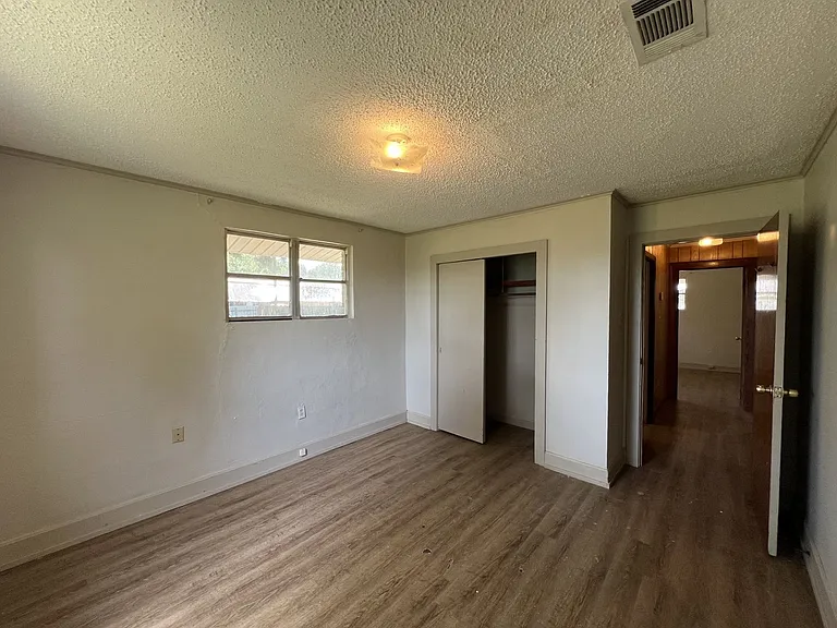 12406 Burgess Ave — Photo 7