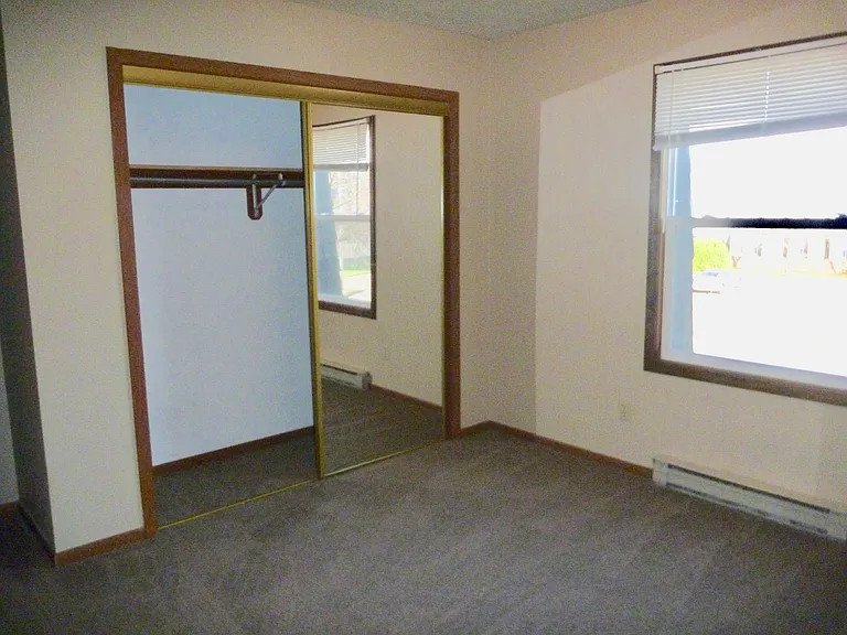 1122 Imperial Cir #5 — Photo 6