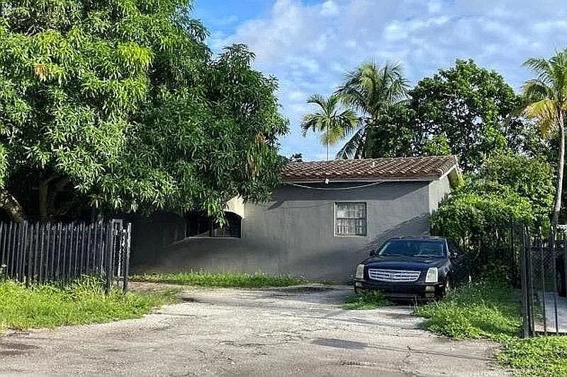 1st image of 845 NW 144th St