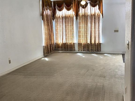 5th image of 1059 Sun Meadow Dr