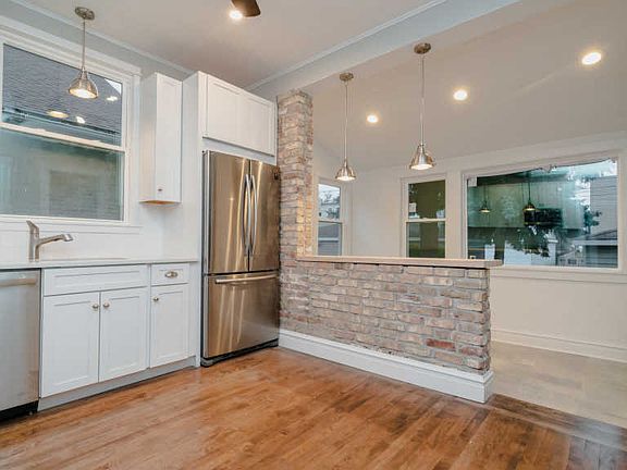 3rd image of 5023 W Windsor Ave