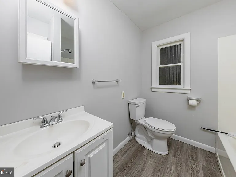 1100 Woodlawn Ave — Photo 9