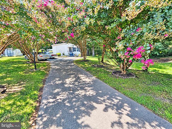 2nd image of 718 Cardinal Dr