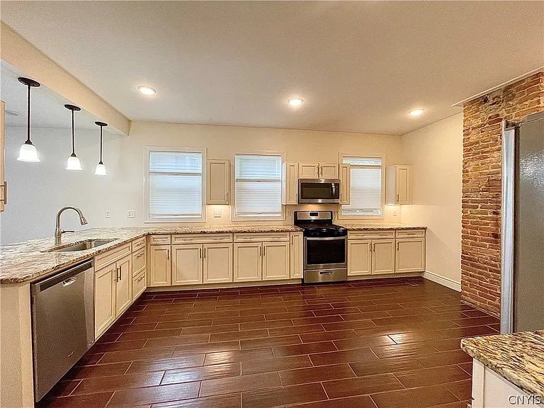365 Green St — Photo 30