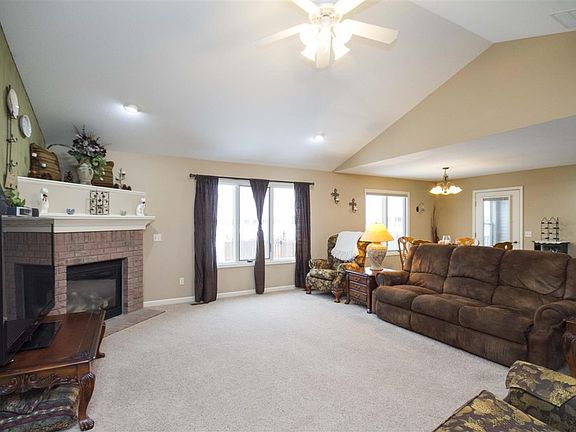 9132 Sunriver Court, New Haven, IN 46774