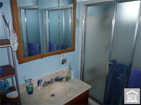 4th image of 3981 Beechwood Ave