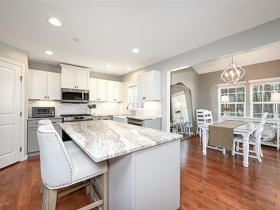 5th image of 3857 Poplar Ln
