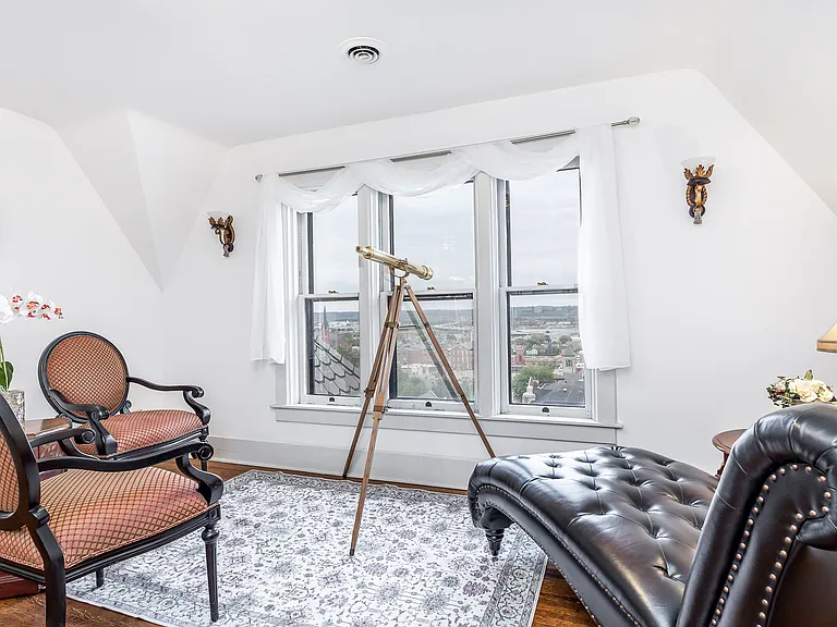 1155 Grove Ter — Photo 11
