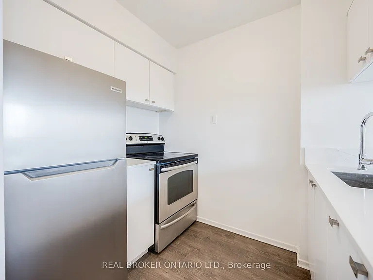 105 McCaul St #708 — Photo 3