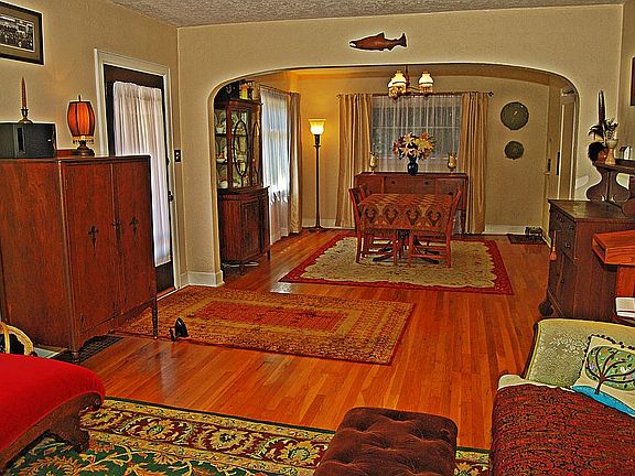 2nd image of 510 W 29th St