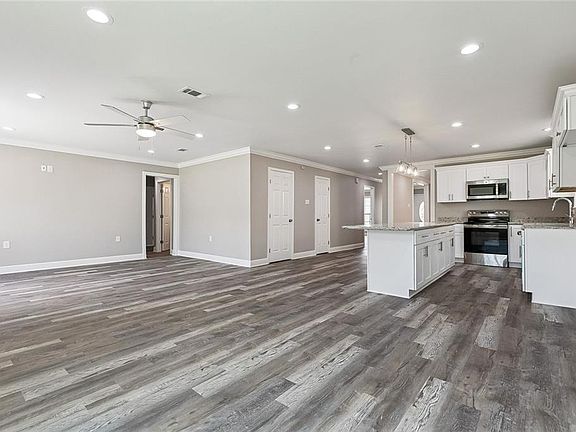 3rd image of 7201 Pinebrook Dr