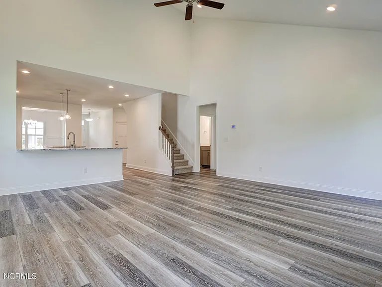 Spicetree Dr — Photo 18