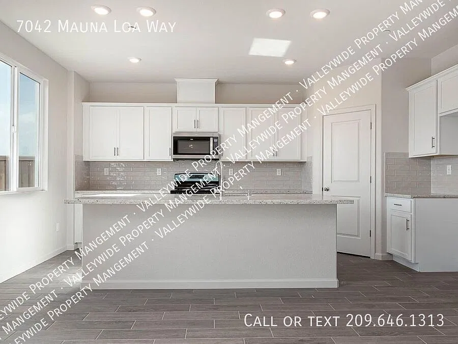 7042 Mauna Loa Way - 1 — Photo 3