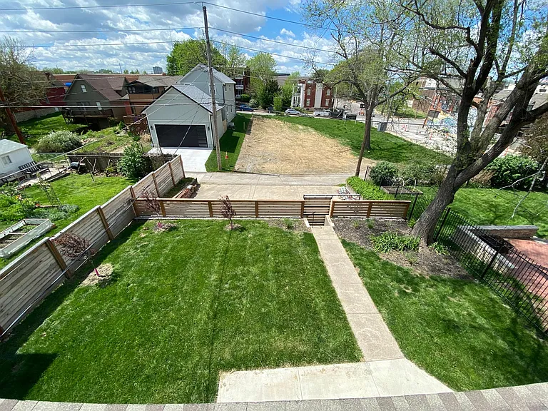 2704 Charlotte St — Photo 23